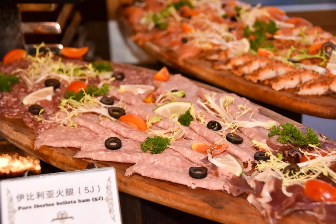 从320公里搬来“蟹中白富美”！北外滩酒店首创白兰地醉蟹畅吃！