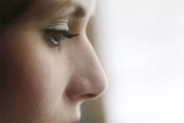 当欲望得不到满足时会心生痛苦,当欲望不可控制