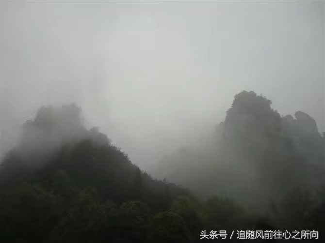 跟团旅游有什么好处和坏处英文,跟团旅游的好坏处