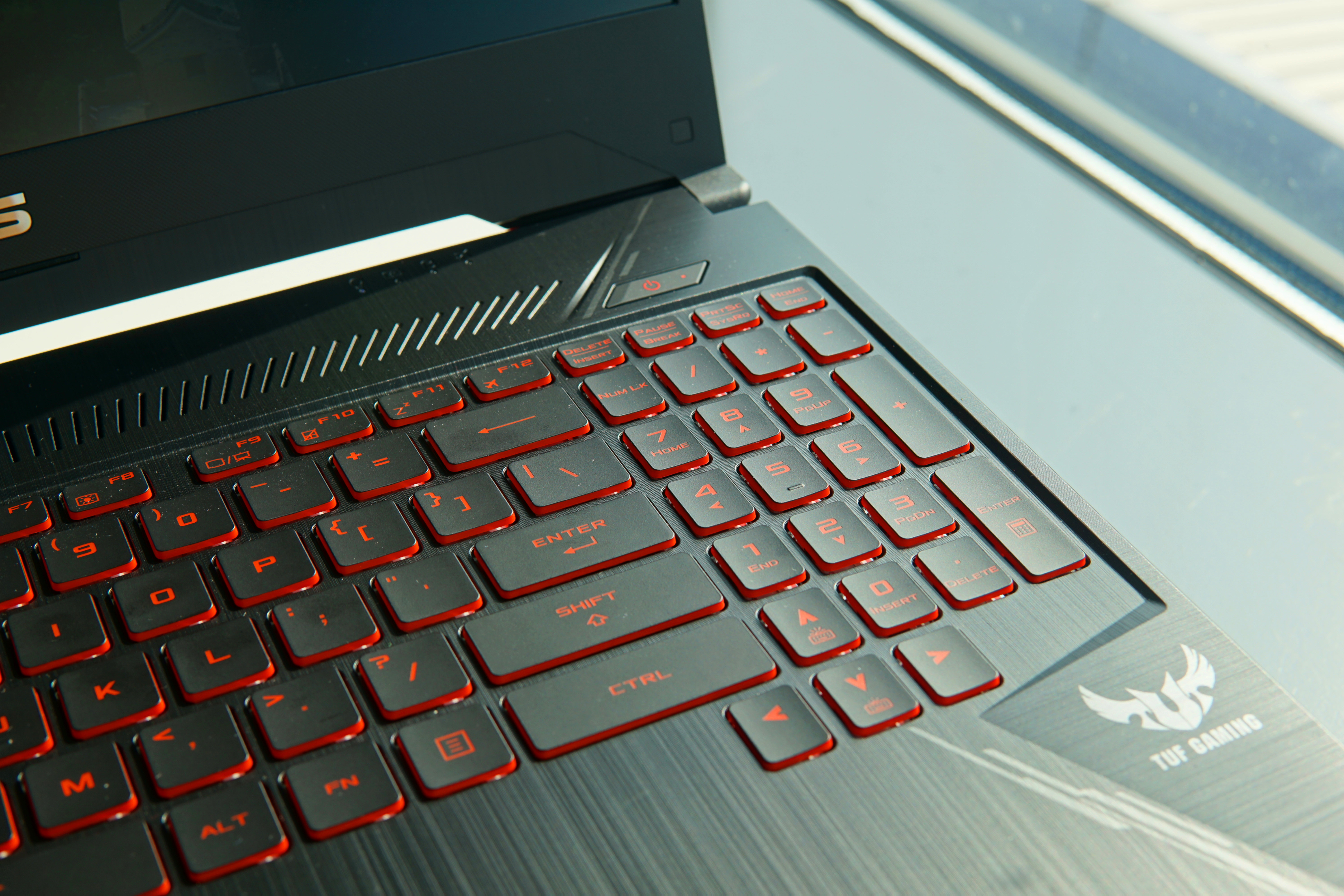 华硕飞行堡垒6更换屏幕多少钱,华硕飞行堡垒6全金属外壳吗