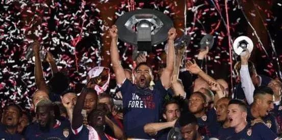 足坛最后的教父 他帮摩纳哥赚了8亿竟遭下课?!