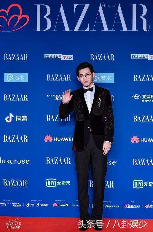 芭莎慈善夜王俊凯,芭莎慈善夜王俊凯易烊千玺蔡徐坤