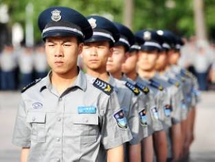 年轻人上哪个城市当保安工资高点,为什么很多帅哥做保安