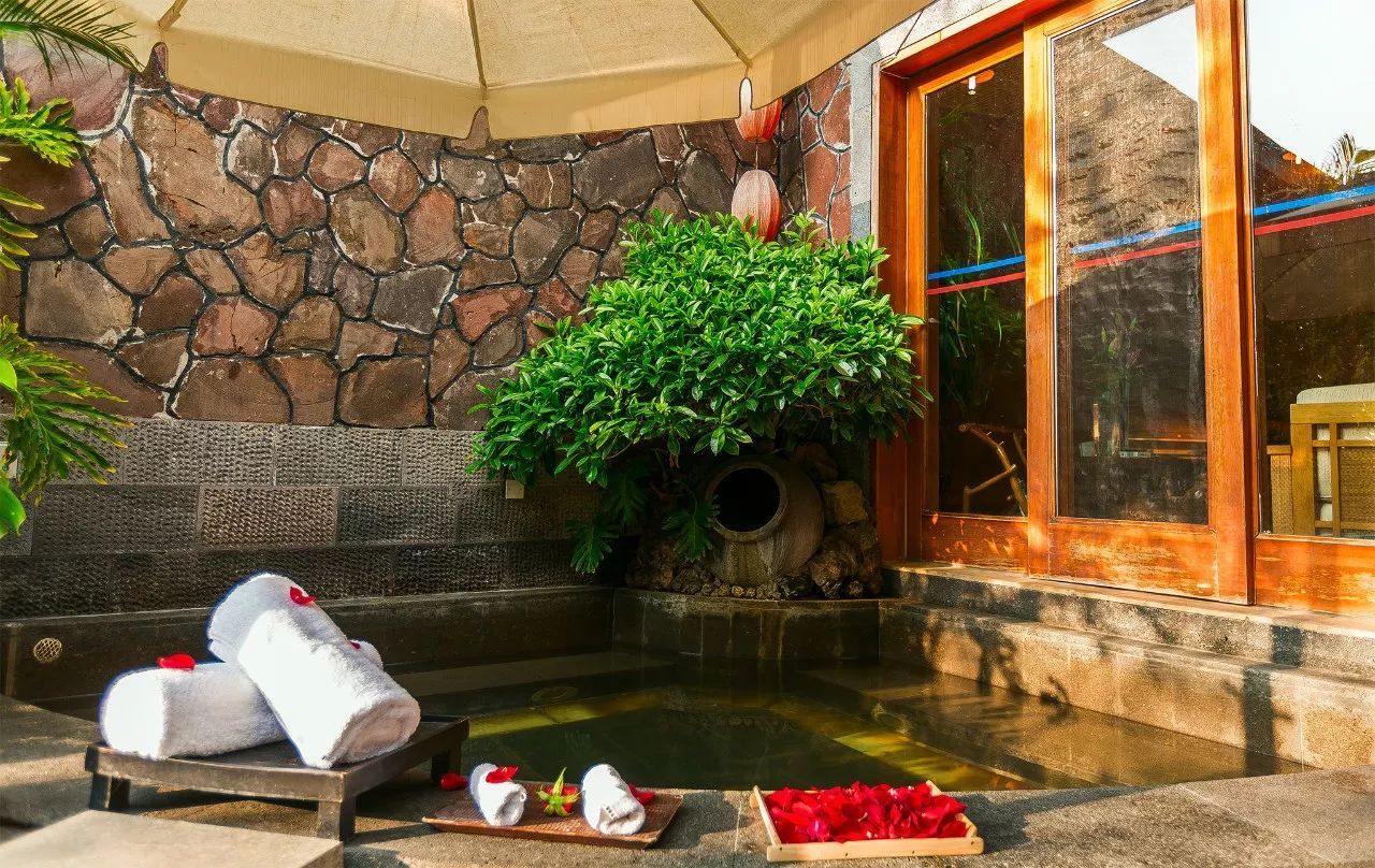 看火山泡温泉：北回归线上四季如春的腾冲特有的温暖