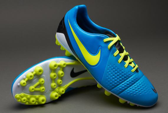 知识篇话说足球鞋的异同