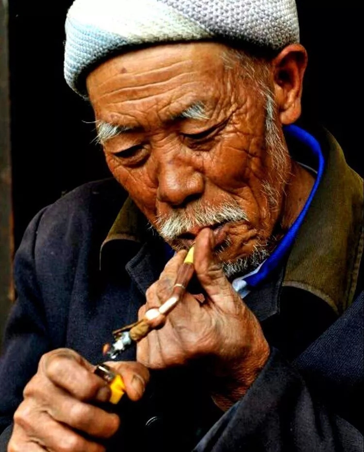 一根香烟触动了记忆 (香烟的记忆图片)