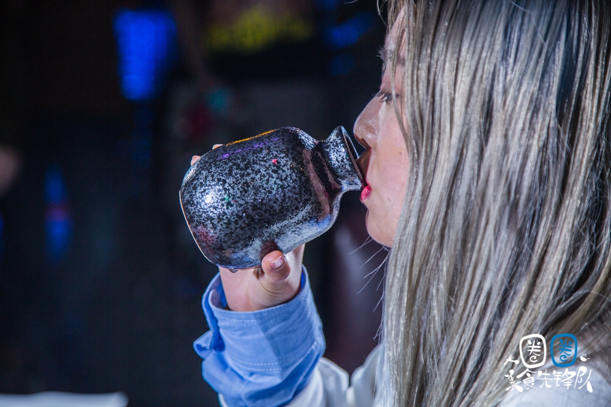 成都凌晨2点还在排队的贰麻酒馆，终于带着大熊猫来南昌了！