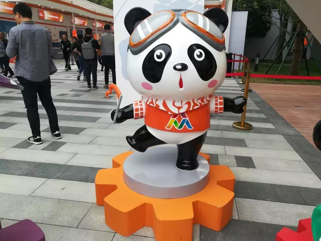 “蓉蓉”诞生记｜来成都高新“菁蓉汇”，不和“蓉蓉”合影就亏啦