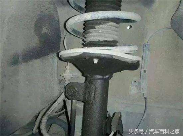 摩托车减震器漏油需要更换吗,质保期减震器漏油给免费更换吗