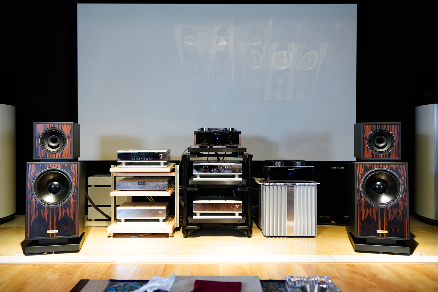 如美玉,德国dynamikks音箱