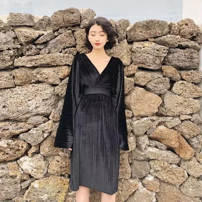 今年流行丝绒单品,冬季丝绒单品搭配