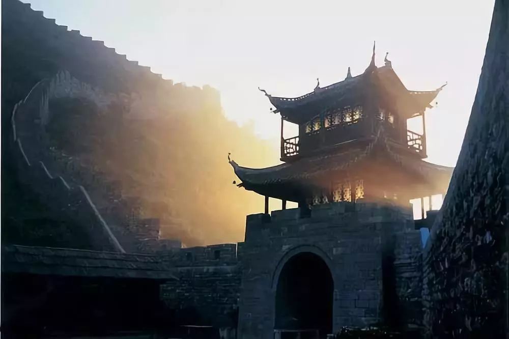 湖南凤凰古城红色旅游,红辣椒旅游