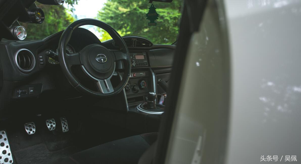 这名警察给他的FR-S换了大V8引擎，但他却不是为了追坏人