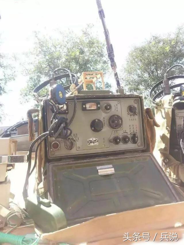 有种炮兵与敌“拼*刀刺**”：前观抵近前沿，弹片打在钢盔当当响