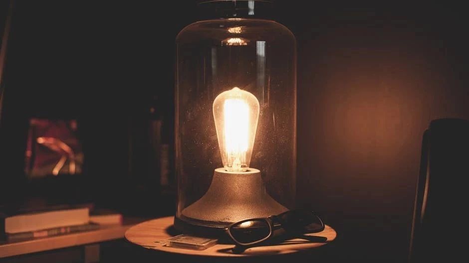 凌晨2点喝到胃出血，拿下创业第一单，不到1月被叫停