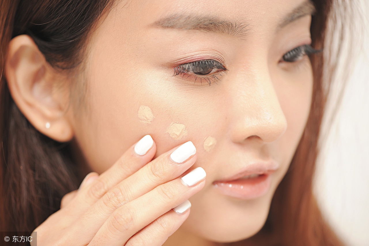 毛周角化和闭口需要定期去角质吗,眼下有小颗粒是毛周角化还是闭口