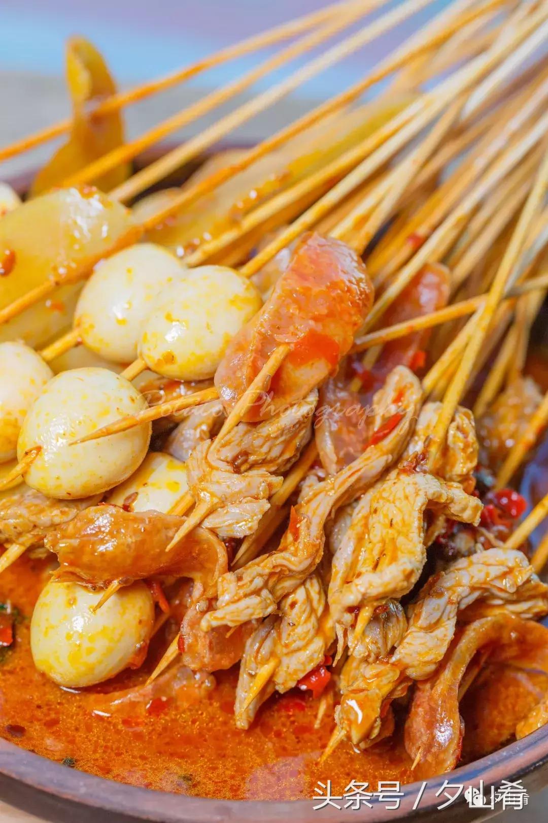 冷锅串串香不收锅底,热锅串串的做法