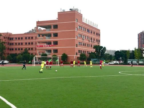 成都梦之队小学免费课程,小学足球梦之队