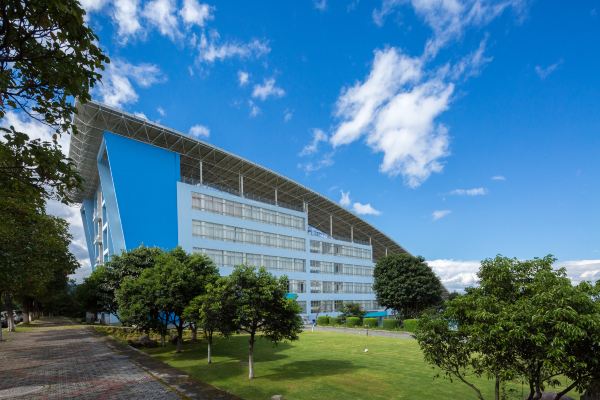 中国最美大学拍摄地,最美三面环海的大学