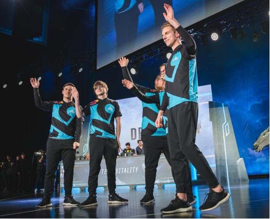 英雄联盟edg队员穿什么鞋子,edg全球总决赛同款鞋子