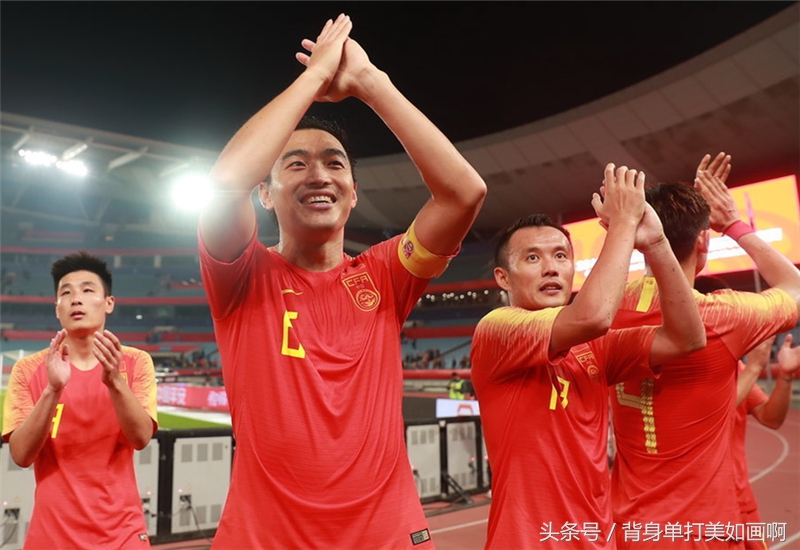 一场2:0让国足提前摆脱垫底排名,国足大胜全靠27岁锋霸的出色表现