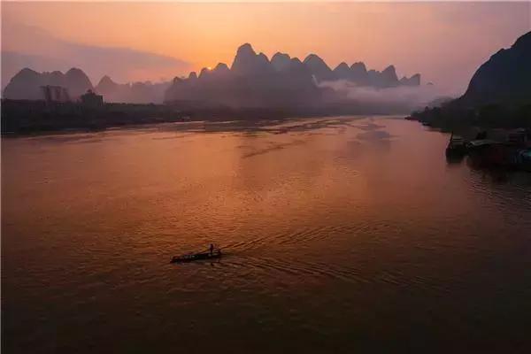 一千个平乐人的心里，有一千条奔涌的桂江……