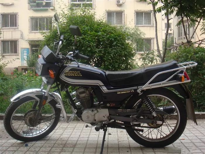 如果你认识这些东西说明你老了,这些车看起来很新但很旧