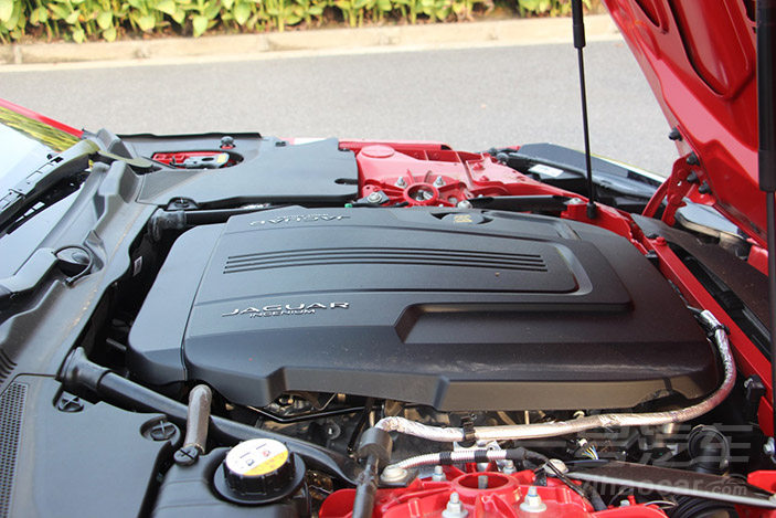 赛道测试捷豹f-type2.0t,新一代捷豹f-type试驾