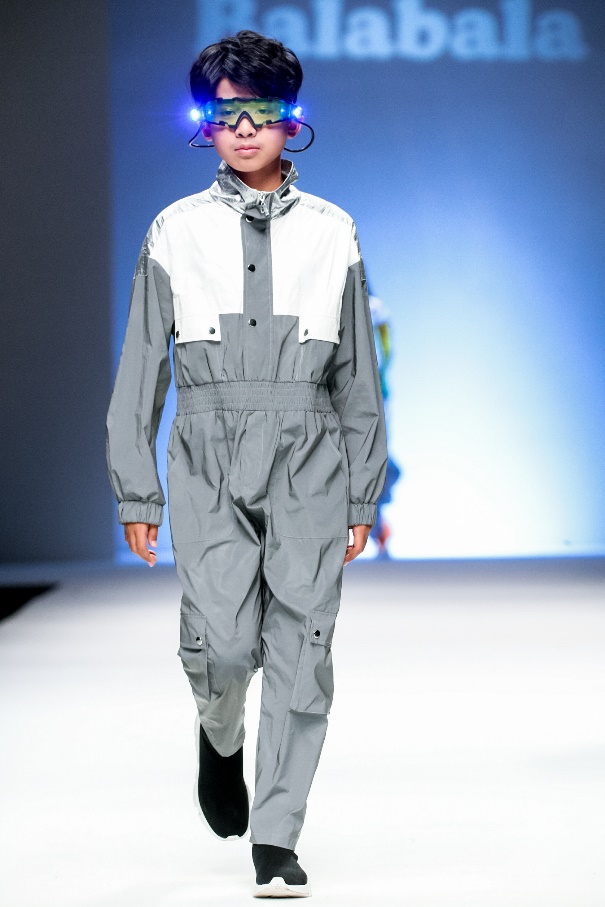 巴拉巴拉唐老鸭羽绒服深蓝,巴拉巴拉迪士尼唐老鸭联名款