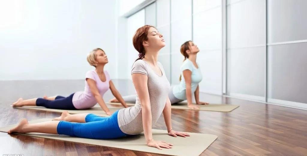 胸部如何保湿,胸部怎么补水保湿