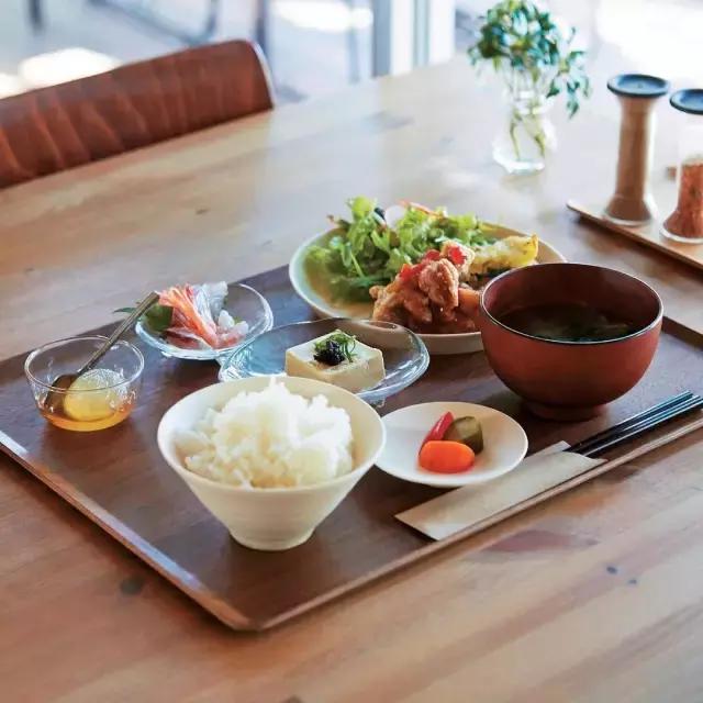 再提起广岛，脑海中不再是那首老歌或是那部黑白的法国电影