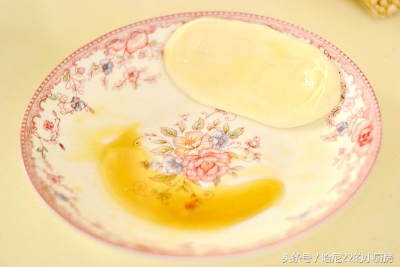 土鸡炖汤什么时候放盐要不要焯水,土鸡炖汤焯水的黄油要不要去掉