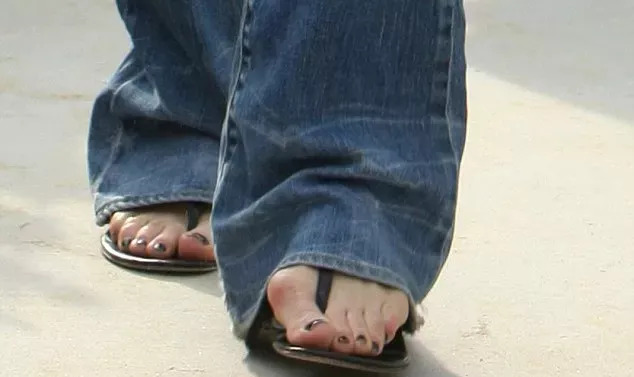 创品牌、打小三、一家人都是高颜值……贝嫂的彪悍人生不解释