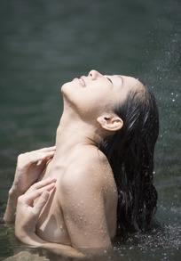 洗完澡按摩穴位可以吗,洗澡的正确按摩方法