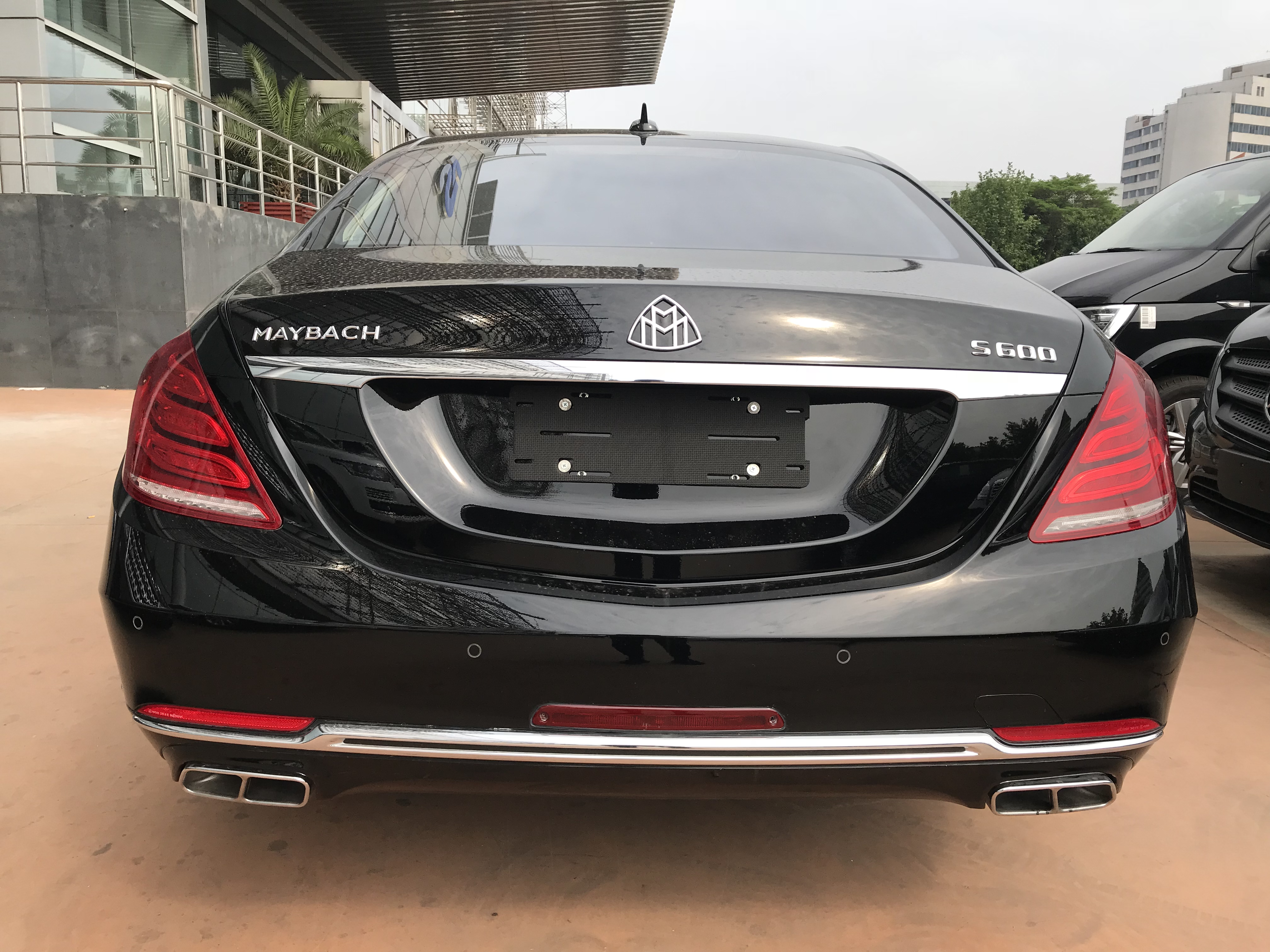 迈巴赫s600加长落地多少钱,迈巴赫普尔曼加长s600