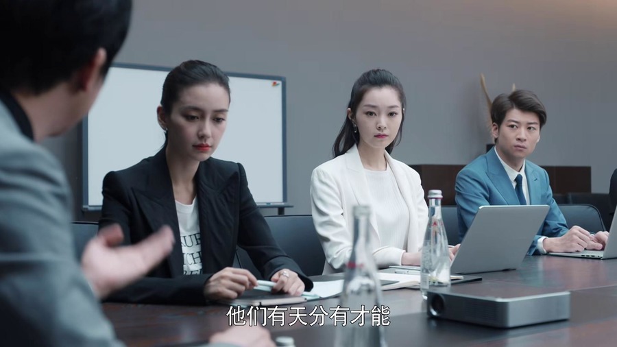 创业时代杨颖尬演,创业时代的杨颖造型