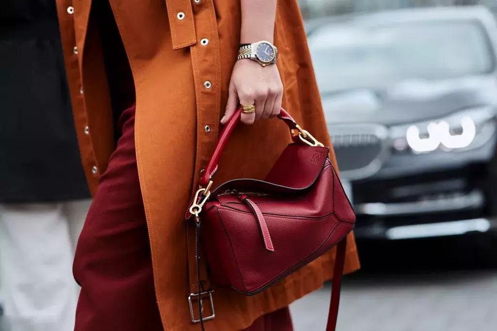 女人买名牌包的心理,女人买包完整版