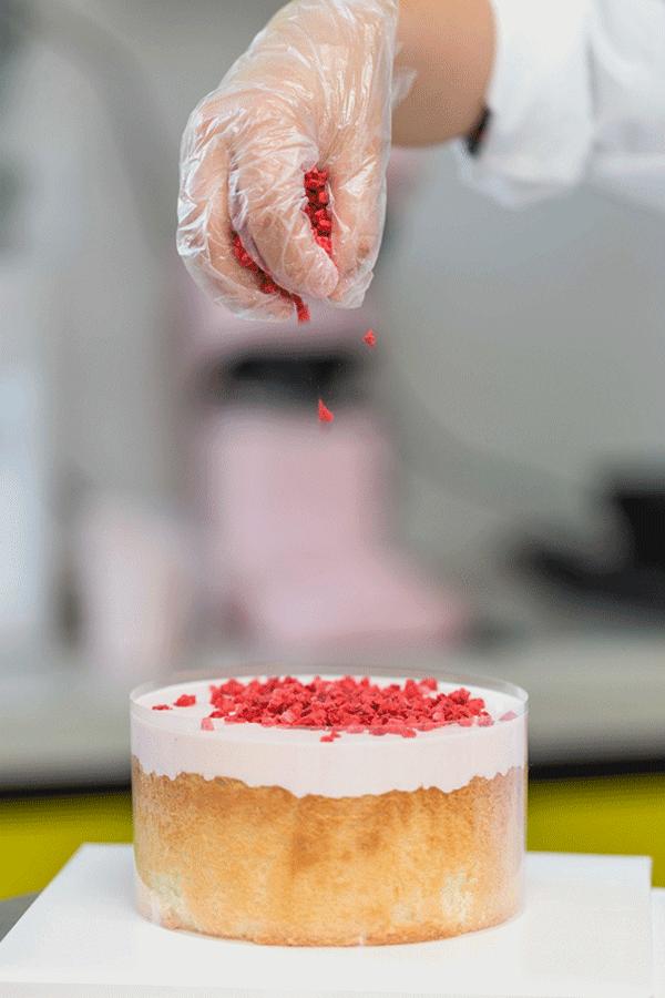 等了三个小时的爆浆奶盖蛋糕,草莓奶盖爆浆蛋糕哪家好吃