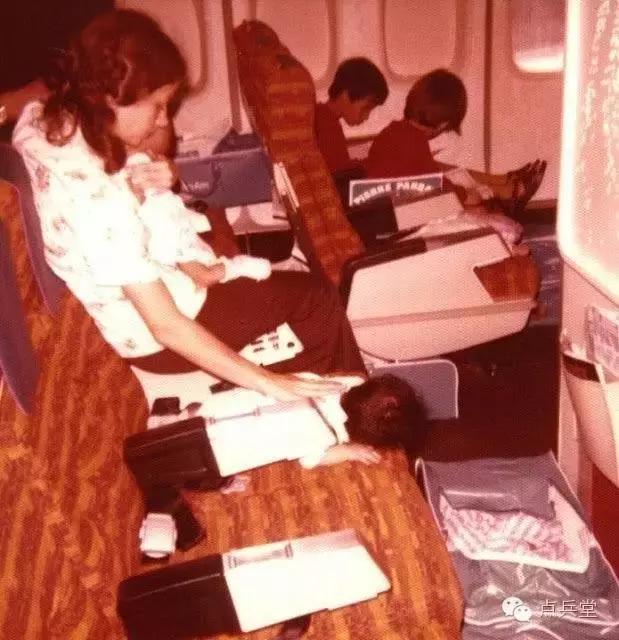 奶爸飞机抱娃,奶爸飞机带娃