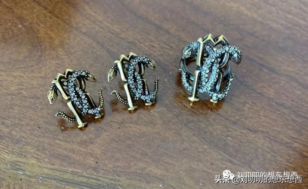 清冷风穿搭高级感冬,冬季素色长衣外套搭配