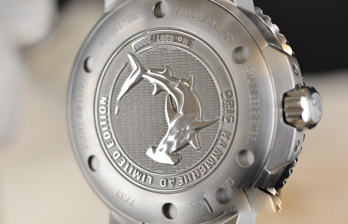 康卡斯和豪利时潜水表哪个好,绿水鬼掰手腕