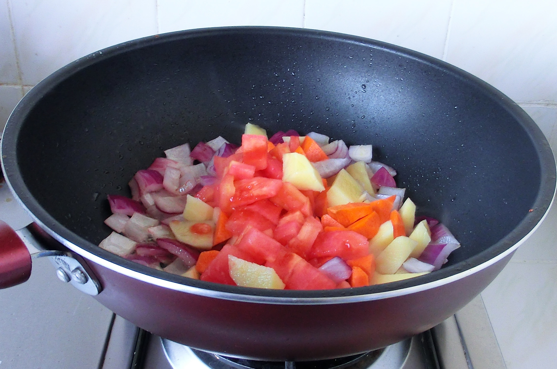 咖喱粉与咖喱块有什么区别 (咖喱块跟咖喱粉有什么区别)