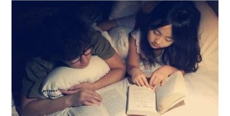 爱看手机的娃怎么培养阅读习惯,怎么让孩子玩手机读书