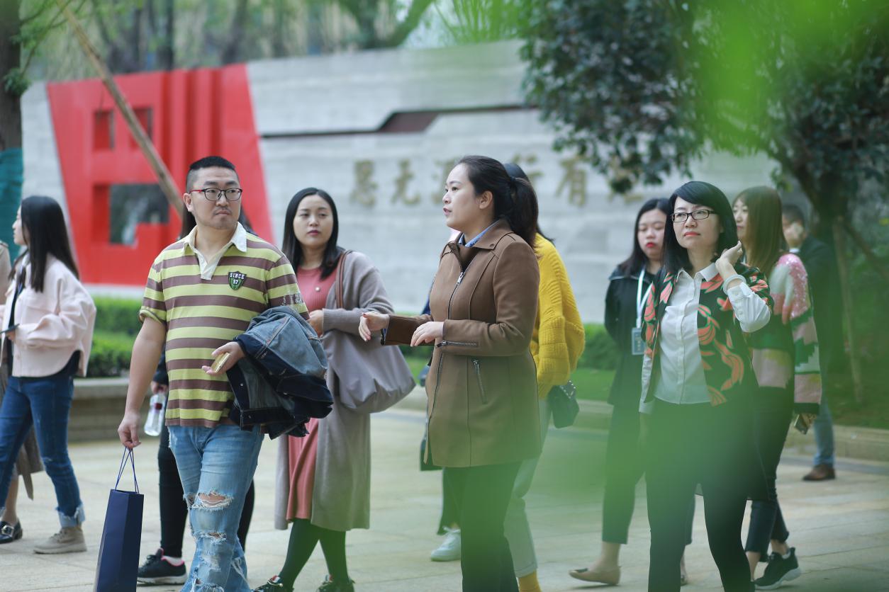 见证名校巴川奇迹四川主流媒体赴渝考察新鸥鹏中国教育巴川系