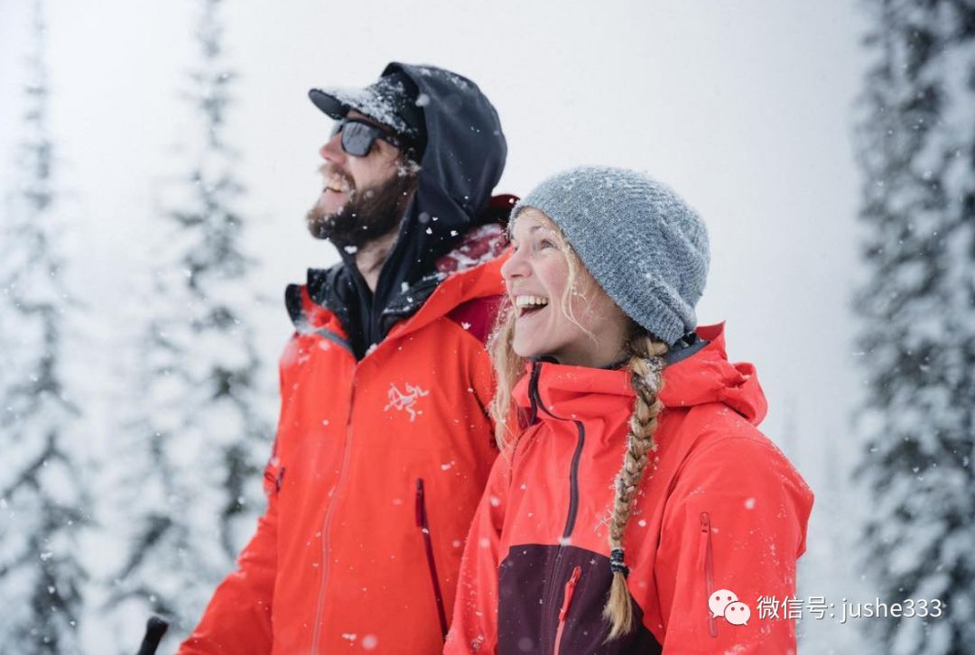 你想要什么衣服,哪个品牌的冲锋衣比较商务