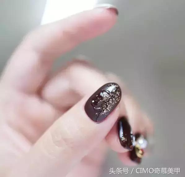 最流行美甲款式教程,最流行的指甲款式教程