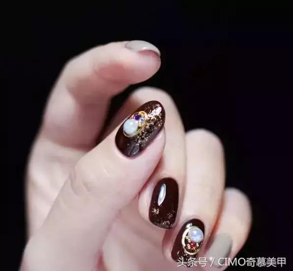 最流行美甲款式教程,最流行的指甲款式教程