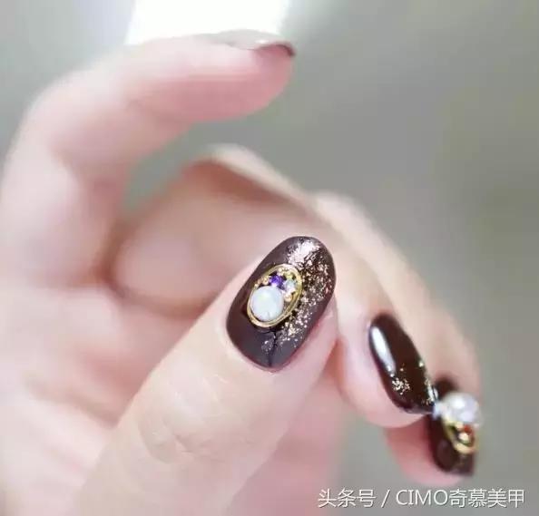 最流行美甲款式教程,最流行的指甲款式教程