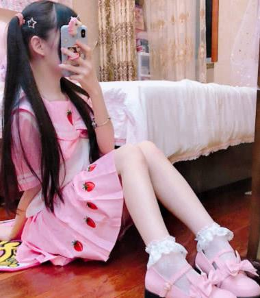 蔡萝莉穿马面裙,蔡萝莉穿粉色裙子