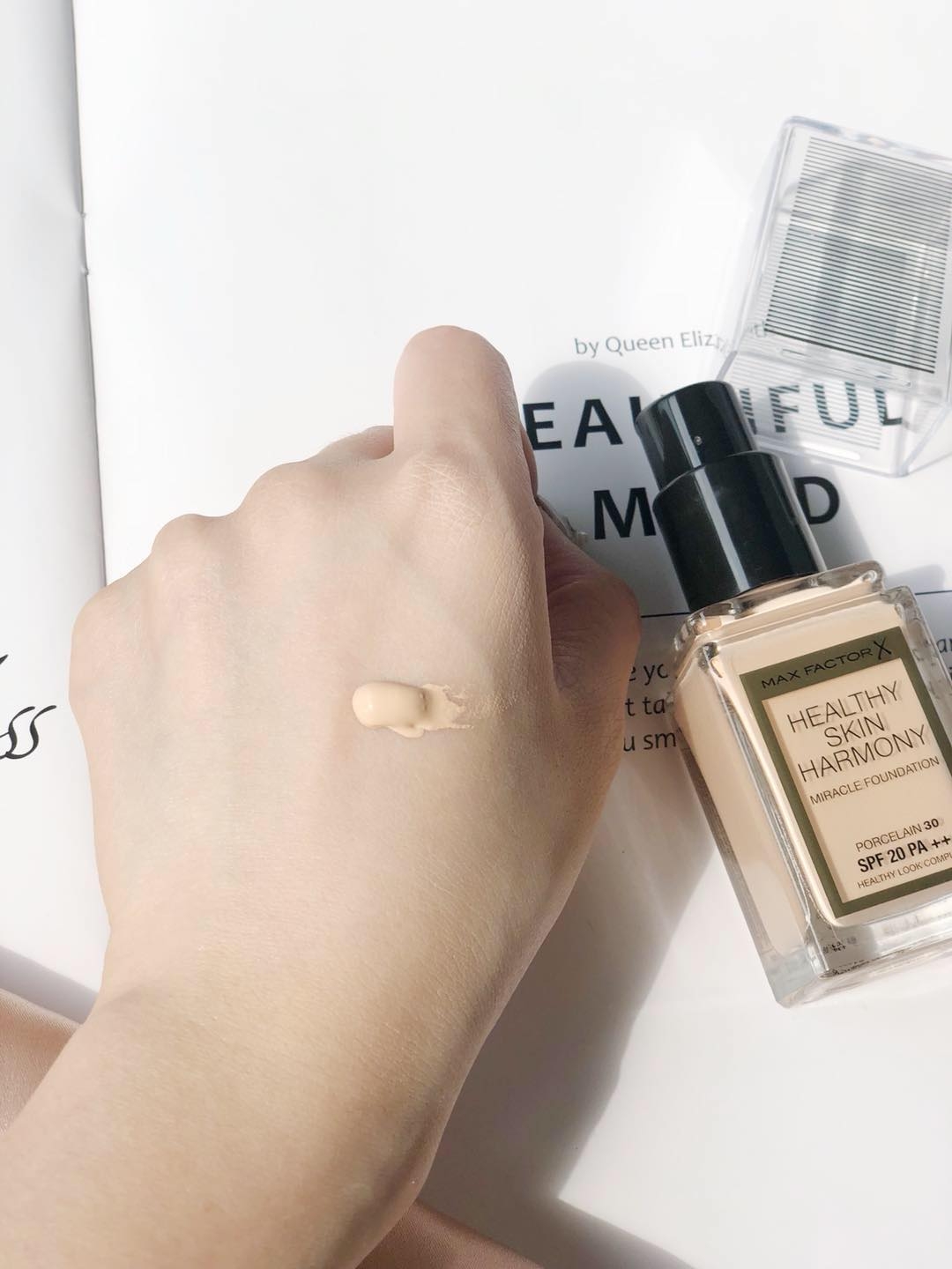 蜜丝佛陀烟酰胺粉底液,蜜丝佛陀和美宝莲粉底液